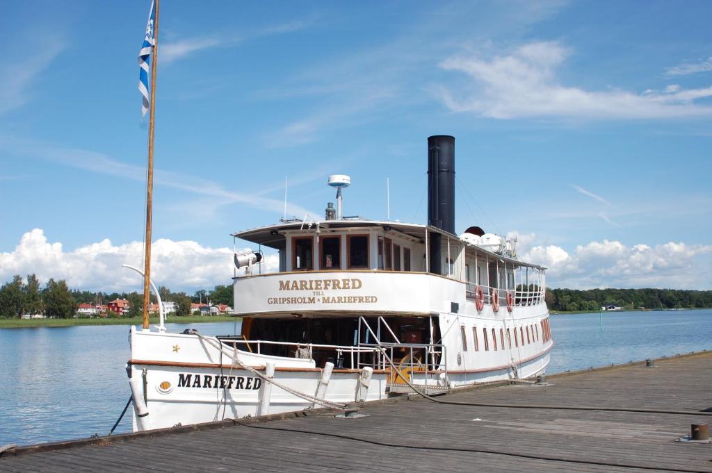 Roeda Magasinet Hotel Mariefred Luaran gambar